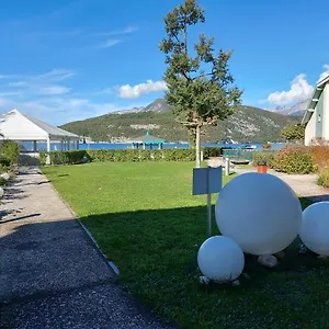 https://charmant-studio-en-rez-de-jardin-au-bord-du-lac-dannecy.hotels-rhonealpes.com